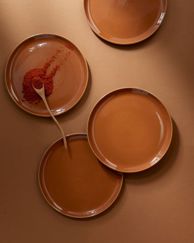 handmade, artisan made, matte terracotta/glazed terracotta, matte finish, plate, dinner plate, flat plate, assiette plate, assiette à diner, terracotta mat/terracotta brillant, artisan made fait à la main, arisanal, intemporel, design, EDAN, gharyan stoneware, ethically made, ethique, fair trade, commerce équitable
